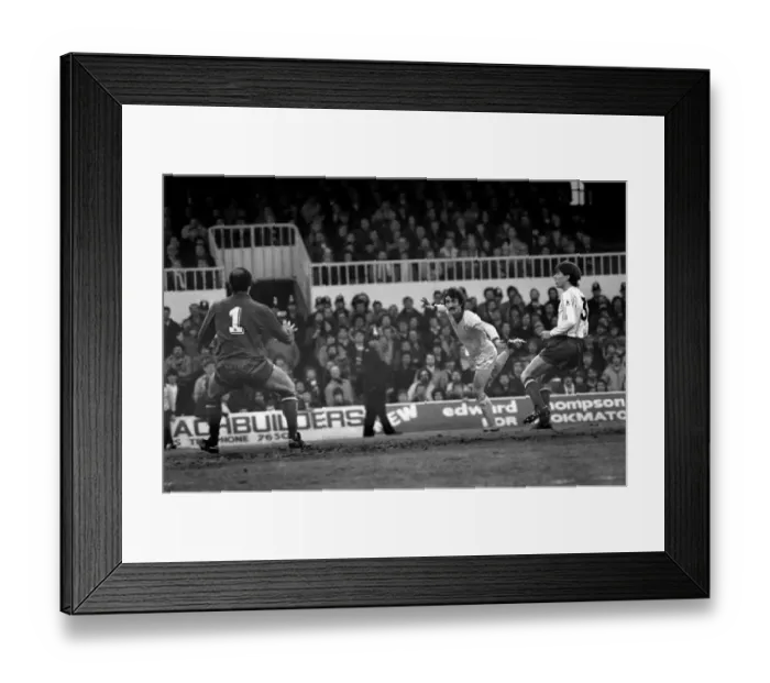 Framed Print : English FA Cup Fourth Round match. Sunderland 0 v Liverpool 3. January 1982 MF05-20-007