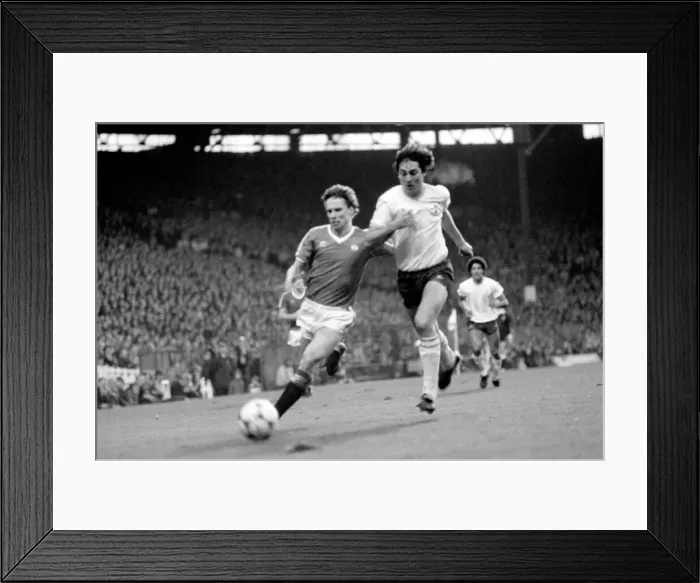 Framed Print : Emglish League Division One match. Manchester United 1 v Tottenham Hotspur 0 Framed Print : Emglish League Division One match. Manchester United 1 v Tottenham Hotspur 0