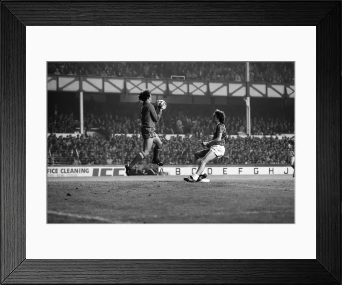 Framed Print : English League Division One match at Goodison Park. Everton 0 v Liverpool 5 Framed Print : English League Division One match at Goodison Park. Everton 0 v Liverpool 5