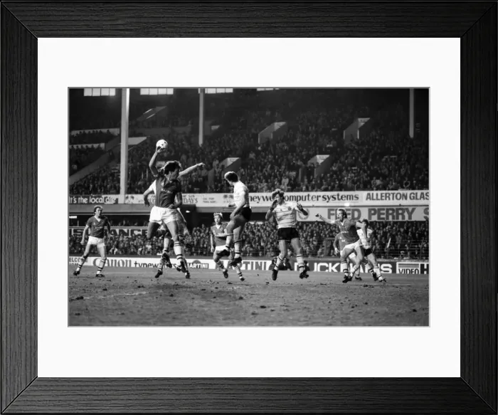 Framed Print : English League Division One match at Goodison Park Everton 1 v Aston Villa 1 Framed Print : English League Division One match at Goodison Park Everton 1 v Aston Villa 1