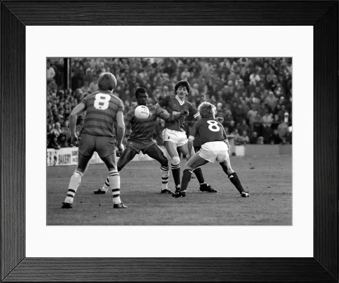 Framed Print : English League Division Two match Barnsley 0 v Chelsea 0 December 1983 Framed Print : English League Division Two match Barnsley 0 v Chelsea 0 December 1983