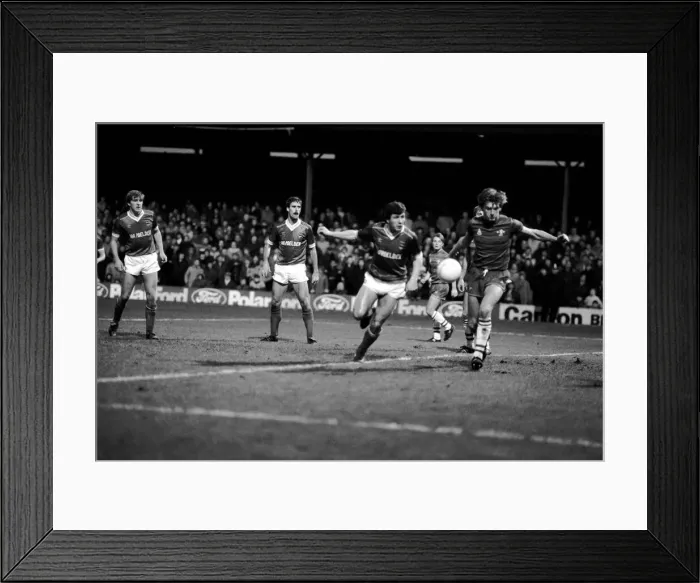 Framed Print : English League Division Two match Barnsley 0 v Chelsea 0 December 1983 Framed Print : English League Division Two match Barnsley 0 v Chelsea 0 December 1983