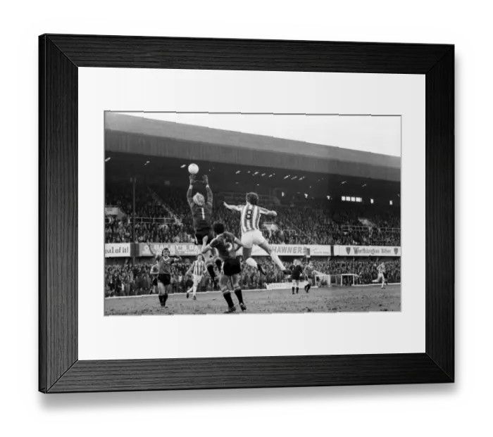 Framed Print : English League Division One match. Stoke City 0 v Manchester United 3 Framed Print : English League Division One match. Stoke City 0 v Manchester United 3