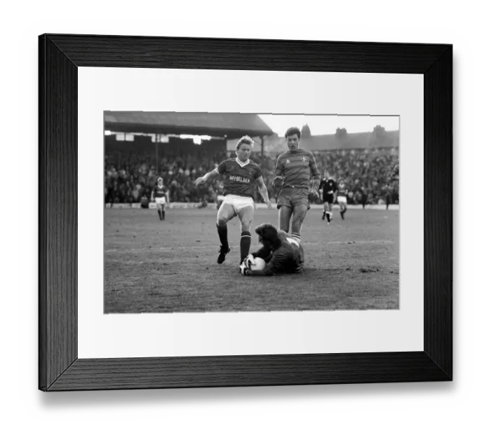 Framed Print : English League Division Two match Barnsley 0 v Chelsea 0 December 1983 Framed Print : English League Division Two match Barnsley 0 v Chelsea 0 December 1983