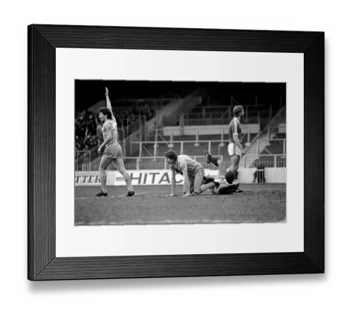 Framed Print : English League Division Two match at Maine Road Manchester City 3 v Crystal Palace