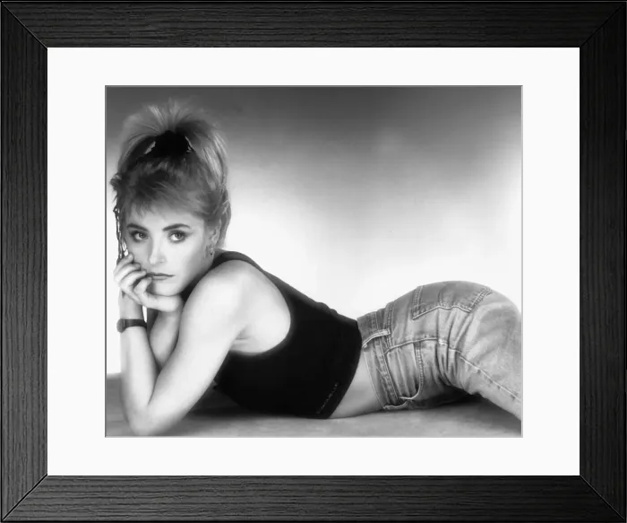 Framed Print : Amanda Donohoe British actress 1987 Framed Print : Amanda Donohoe British actress 1987