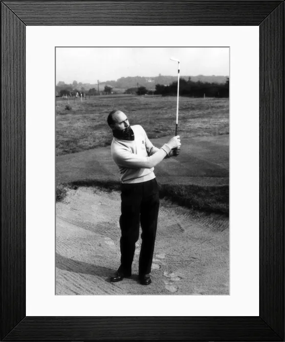 Framed Print : Eric Brown golfer at Lindrick golf course October 1957 A©Mirrorpix Framed Print : Eric Brown golfer at Lindrick golf course October 1957 A©Mirrorpix