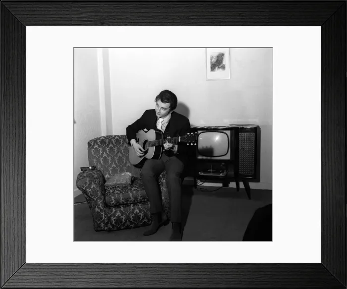 Framed Print : Phil Spector, record producer, pictured 30th January 1964 Framed Print : Phil Spector, record producer, pictured 30th January 1964