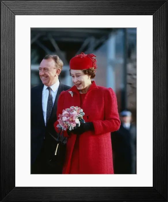 Framed Print : Queen Elizabeth II November 1985 on a vist to the SEC Glasgow C / T Roy: Brit Framed Print : Queen Elizabeth II November 1985 on a vist to the SEC Glasgow C / T Roy: Brit