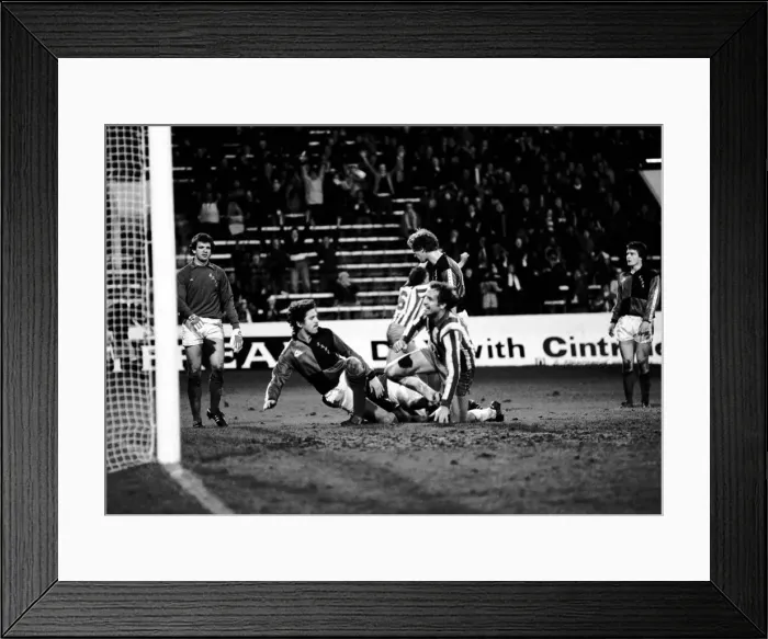 Framed Print : Sheffield Wednesday 4 v. Bristol Rovers 1. Division Two Football. MF01-10-017 Framed Print : Sheffield Wednesday 4 v. Bristol Rovers 1. Division Two Football. MF01-10-017
