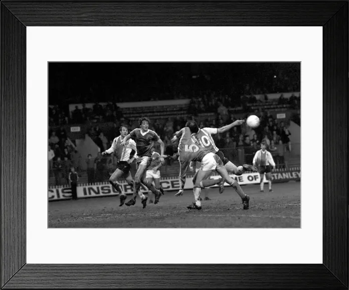 Framed Print : Sheffield United 0 v. Gillingham 1. Division Three Football. January 1981 MF01-11-016 Framed Print : Sheffield United 0 v. Gillingham 1. Division Three Football. January 1981 MF01-11-016