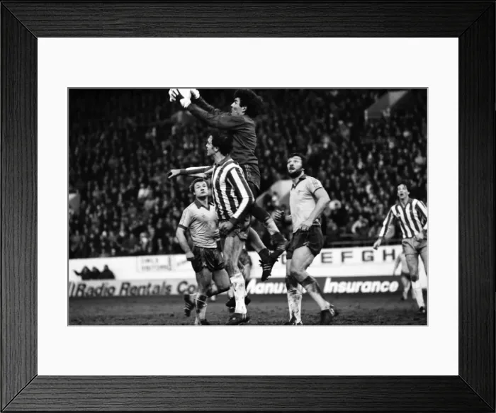 Framed Print : Sheffield Wednesday 0 v. Chelsea 0. Division Two Football. January 1981 MF01-08-043