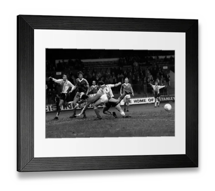 Framed Print : Sheffield United 0 v. Gillingham 1. Division Three Football. January 1981 MF01-11-017 Framed Print : Sheffield United 0 v. Gillingham 1. Division Three Football. January 1981 MF01-11-017