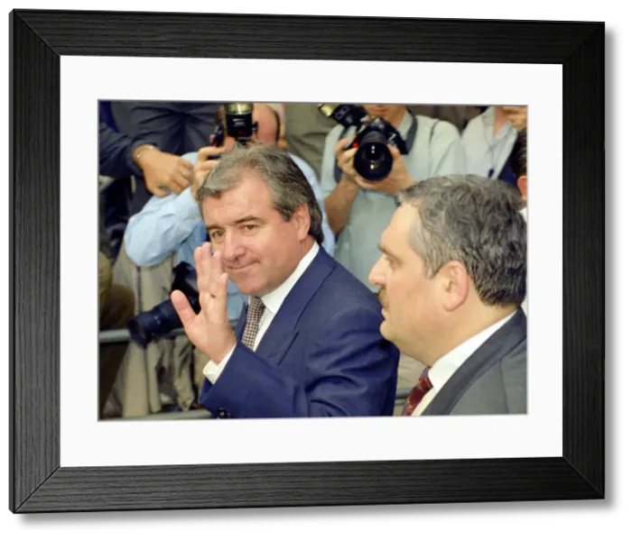 Framed Print : Sacked manager of Tottenham Hotspur Football Club Terry Venables arrives at the High