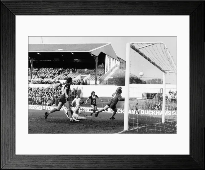 Framed Print : Leeds United 0 v. Southampton 3. Division One Football. January 1981 MF01-07-004