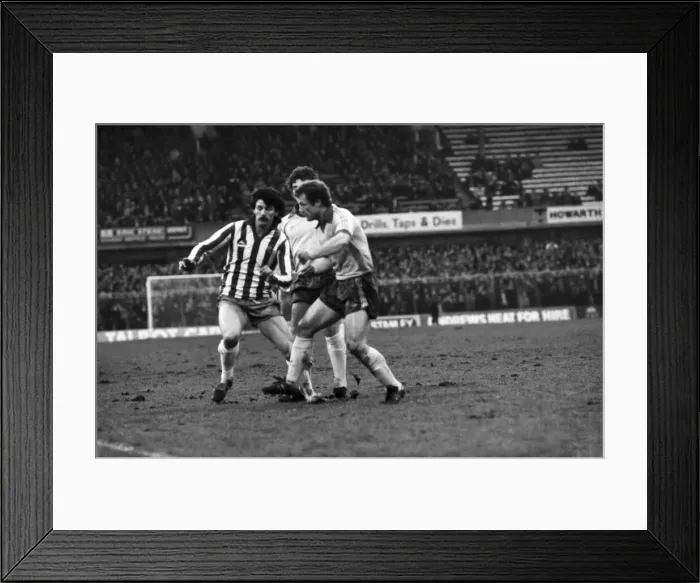 Framed Print : Sheffield Wednesday 0 v. Chelsea 0. Division Two Football. January 1981 MF01-08-034 Framed Print : Sheffield Wednesday 0 v. Chelsea 0. Division Two Football. January 1981 MF01-08-034
