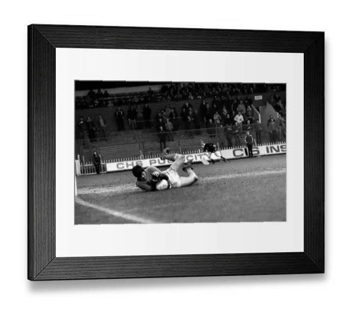 Framed Print : Sheffield United 0 v. Gillingham 1. Division Three Football. January 1981 MF01-11-004