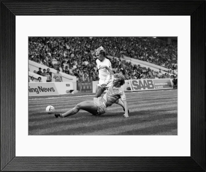 Framed Print : English League Division One match at Maine Road. Manchester City 0 v Aston Villa 1 Framed Print : English League Division One match at Maine Road. Manchester City 0 v Aston Villa 1