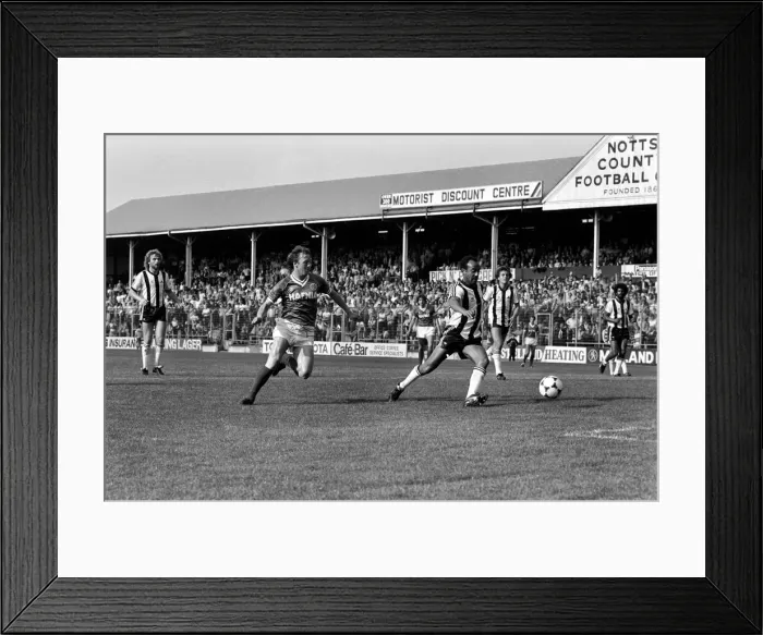 Framed Print : English League Division One match. Notts County 1 v Everton 0 Framed Print : English League Division One match. Notts County 1 v Everton 0