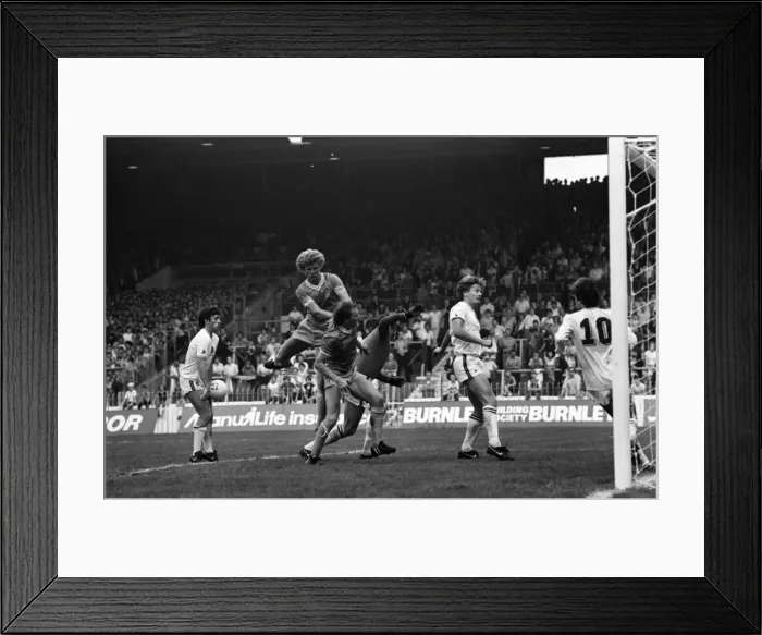 Framed Print : English League Division One match at Maine Road. Manchester City 0 v Aston Villa 1 Framed Print : English League Division One match at Maine Road. Manchester City 0 v Aston Villa 1