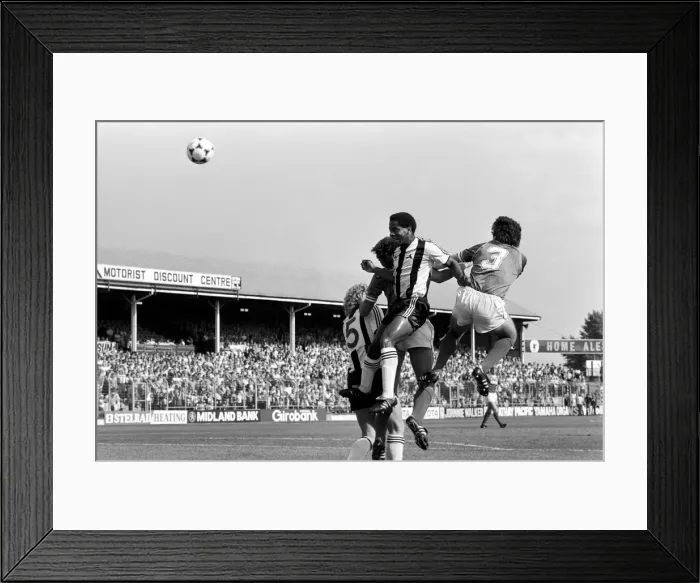 Framed Print : English League Division One match. Notts County 1 v Everton 0