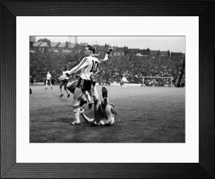 Framed Print : Charlton 0 v. Arsenal 2. Division One Football. November 1986 LF20-20-017 Framed Print : Charlton 0 v. Arsenal 2. Division One Football. November 1986 LF20-20-017