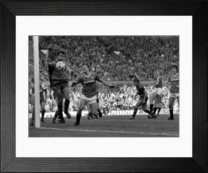 Framed Print : English League Division One match at Old Trafford. Manchetser United 0 v Arsenal 0 Framed Print : English League Division One match at Old Trafford. Manchetser United 0 v Arsenal 0