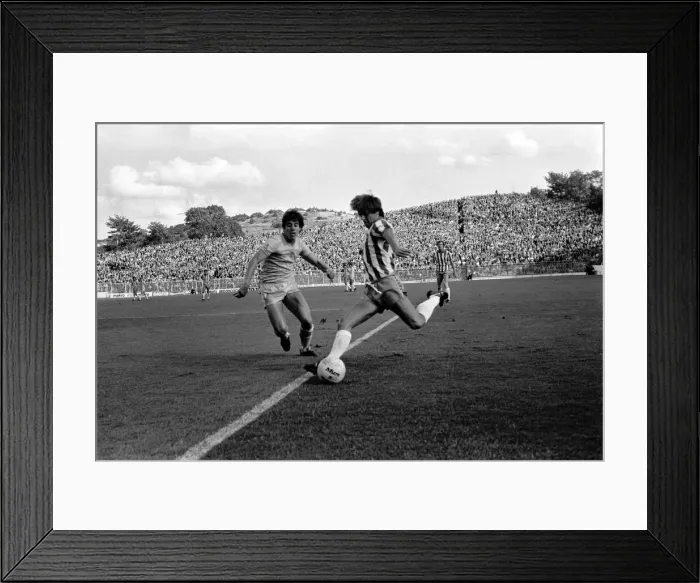 Framed Print : English League Division Two match. Sheffield Wednesday 3 v Chelsea 2 September 1982 Framed Print : English League Division Two match. Sheffield Wednesday 3 v Chelsea 2 September 1982