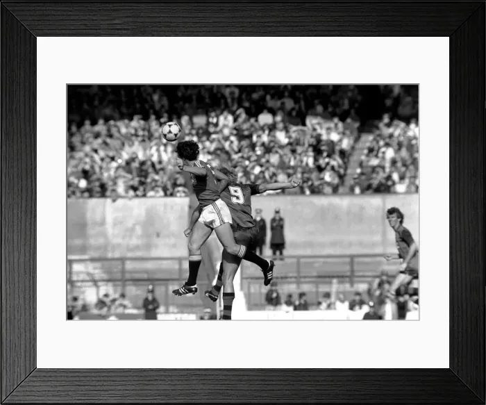 Framed Print : English League Division One match at Old Trafford. Manchetser United 0 v Arsenal 0 Framed Print : English League Division One match at Old Trafford. Manchetser United 0 v Arsenal 0