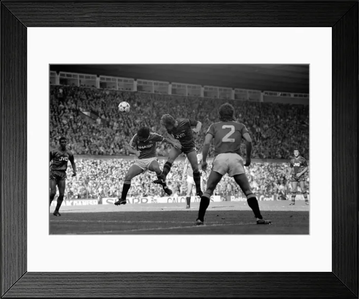 Framed Print : English League Division One match at Old Trafford. Manchetser United 0 v Arsenal 0 Framed Print : English League Division One match at Old Trafford. Manchetser United 0 v Arsenal 0