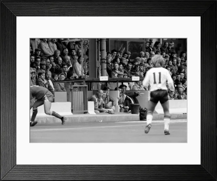 Framed Print : Luton 4 v. Liverpool 1. Division One Football. October 1986 LF20-16-077 Framed Print : Luton 4 v. Liverpool 1. Division One Football. October 1986 LF20-16-077