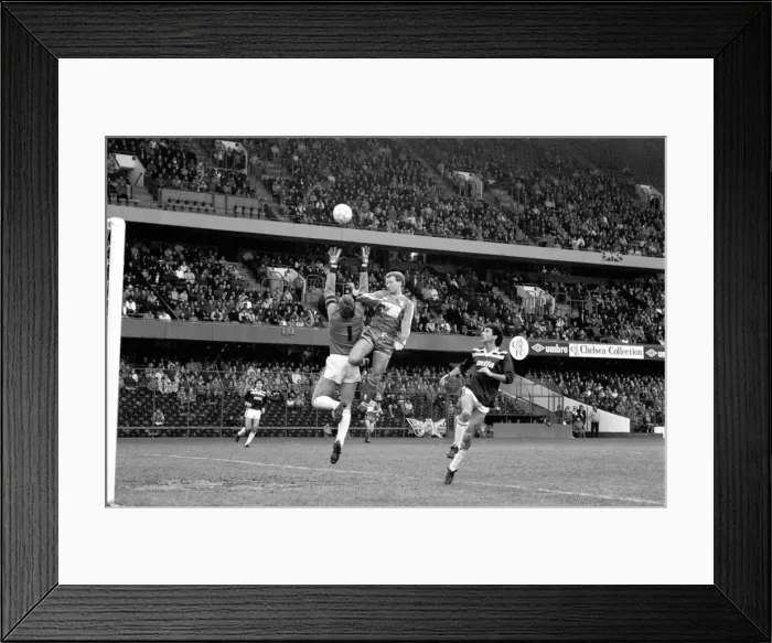 Framed Print : Chelsea 4 v. Aston Villa 1. Division One Football. December 1986 LF21-24-080