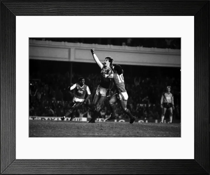Framed Print : Arsenal 1 v. Southampton 0. Division One Football. December 1986 LF21-25-054