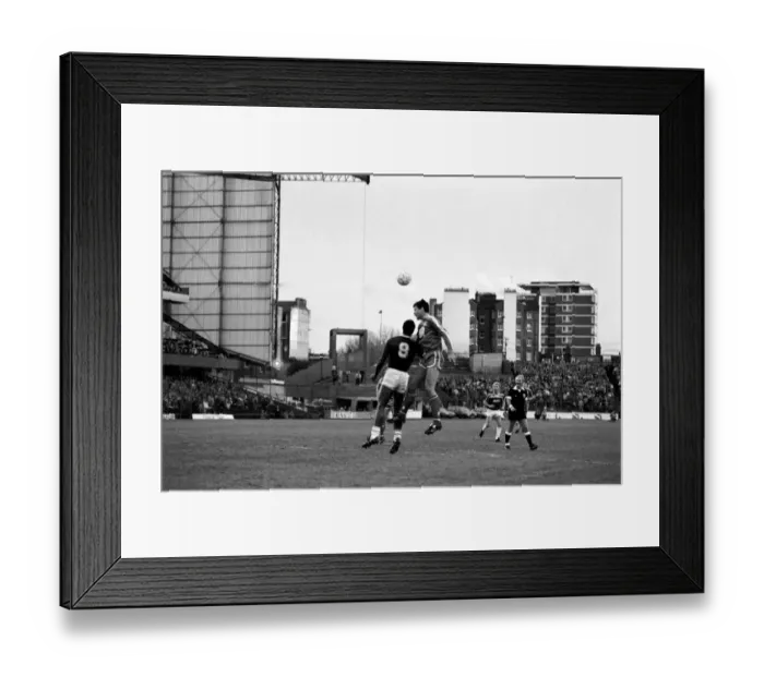 Framed Print : Chelsea 4 v. Aston Villa 1. Division One Football. December 1986 LF21-24