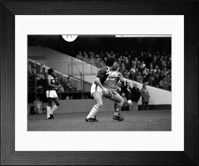 Framed Print : Chelsea 4 v. Aston Villa 1. Division One Football. December 1986 LF21-24-037 Framed Print : Chelsea 4 v. Aston Villa 1. Division One Football. December 1986 LF21-24-037