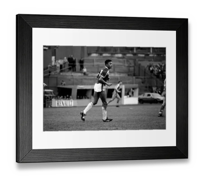 Framed Print : Chelsea 4 v. Aston Villa 1. Division One Football. December 1986 LF21-24-052