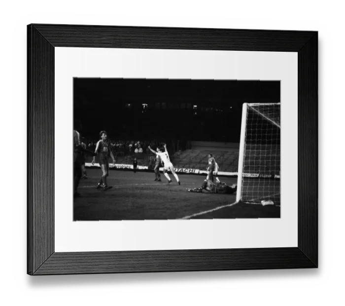 Framed Print : Chelsea 0 v. Tottenham 2. Division One Football. Hotspur. December 1986 LF21-23-092