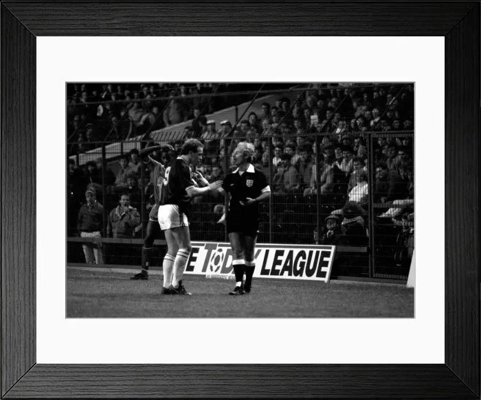Framed Print : Chelsea 4 v. Aston Villa 1. Division One Football. December 1986 LF21-24-069 Framed Print : Chelsea 4 v. Aston Villa 1. Division One Football. December 1986 LF21-24-069