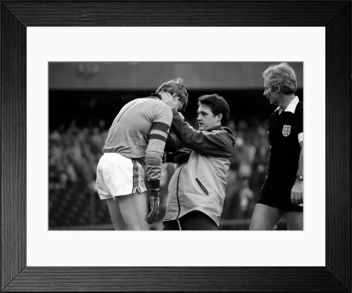 Framed Print : Chelsea 4 v. Aston Villa 1. Division One Football. December 1986 LF21-24-014 Framed Print : Chelsea 4 v. Aston Villa 1. Division One Football. December 1986 LF21-24-014