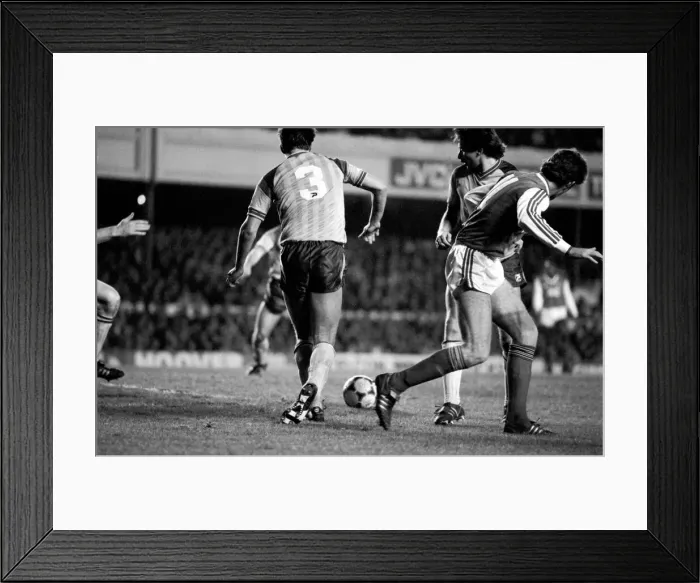 Framed Print : Arsenal 1 v. Southampton 0. Division One Football. December 1986 LF21-25-038 Framed Print : Arsenal 1 v. Southampton 0. Division One Football. December 1986 LF21-25-038