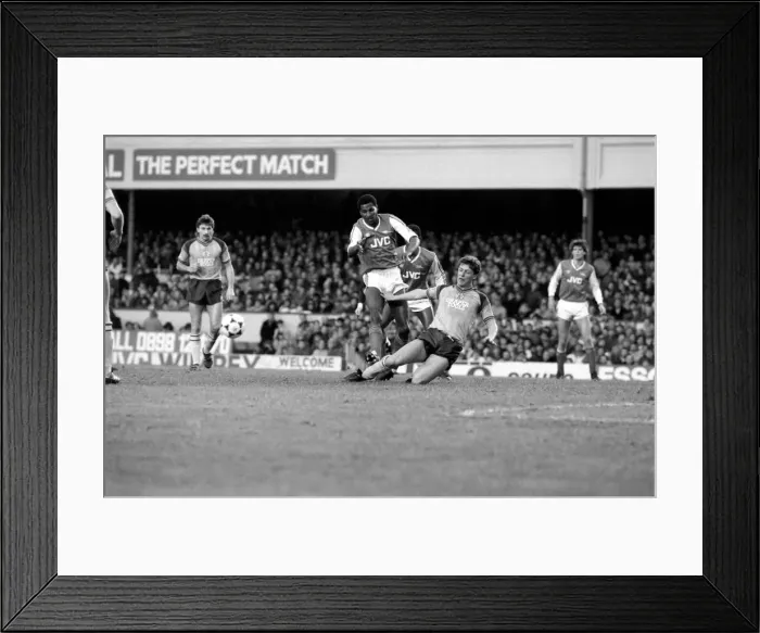Framed Print : Arsenal 1 v. Southampton 0. Division One Football. December 1986 LF21-25-011 Framed Print : Arsenal 1 v. Southampton 0. Division One Football. December 1986 LF21-25-011