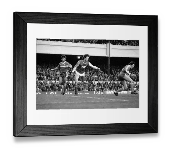 Framed Print : Arsenal 3 v. Luton 0. Division One Football. December 1986 LF21-22-046 Framed Print : Arsenal 3 v. Luton 0. Division One Football. December 1986 LF21-22-046