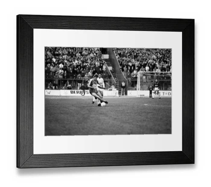 Framed Print : Chelsea 0 v. Tottenham 2. Division One Football. Hotspur. December 1986 LF21-23-045 Framed Print : Chelsea 0 v. Tottenham 2. Division One Football. Hotspur. December 1986 LF21-23-045