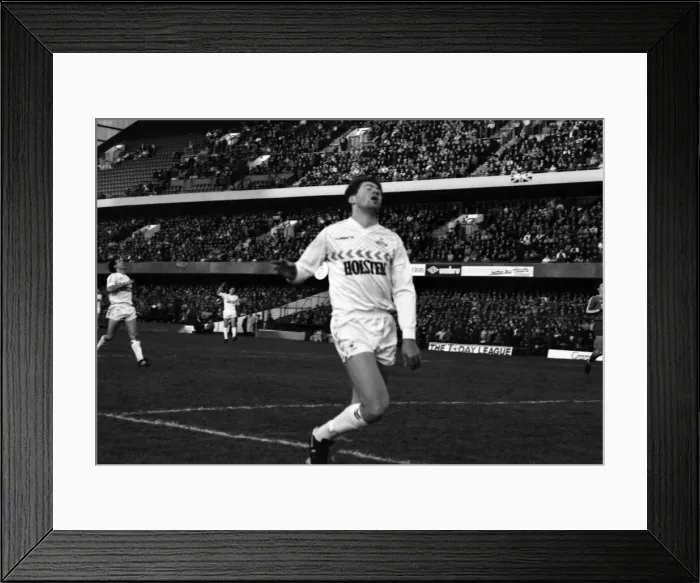 Framed Print : Chelsea 0 v. Tottenham 2. Division One Football. Hotspur. December 1986 LF21-23-032