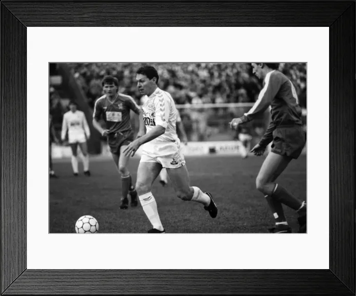 Framed Print : Chelsea 0 v. Tottenham 2. Division One Football. Hotspur. December 1986 LF21-23-018 Framed Print : Chelsea 0 v. Tottenham 2. Division One Football. Hotspur. December 1986 LF21-23-018