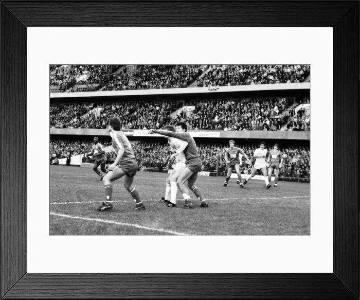 Framed Print : Chelsea 0 v. Tottenham 2. Division One Football. Hotspur. December 1986 LF21-23-076 Framed Print : Chelsea 0 v. Tottenham 2. Division One Football. Hotspur. December 1986 LF21-23-076