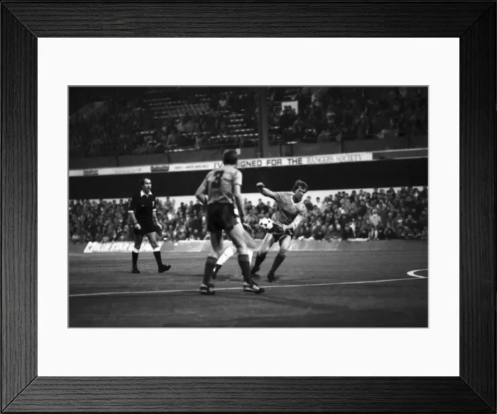Framed Print : Wimbledon 1 v. Manchester United 0. Division One Football. November 1986 LF21-10-149 Framed Print : Wimbledon 1 v. Manchester United 0. Division One Football. November 1986 LF21-10-149