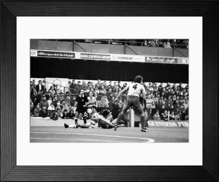 Framed Print : Wimbledon 1 v. Manchester United 0. Division One Football. November 1986 LF21-10-144 Framed Print : Wimbledon 1 v. Manchester United 0. Division One Football. November 1986 LF21-10-144