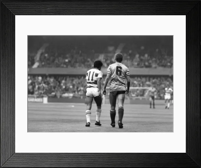 Framed Print : Wimbledon 1 v. Manchester United 0. Division One Football. November 1986 LF21-10-113 Framed Print : Wimbledon 1 v. Manchester United 0. Division One Football. November 1986 LF21-10-113