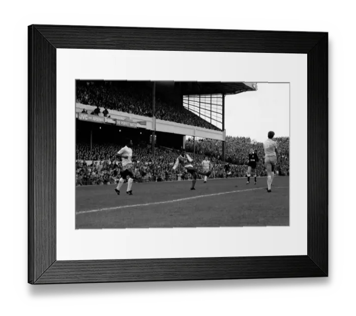 Framed Print : Arsenal 3 v. Manchester City 0. Division One Football. November 1986 LF21-06-081